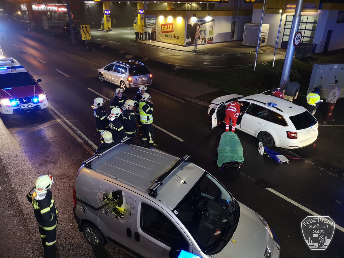 2019 11 21 Menschenrettung nach VU Mariazellerstra  e  3 