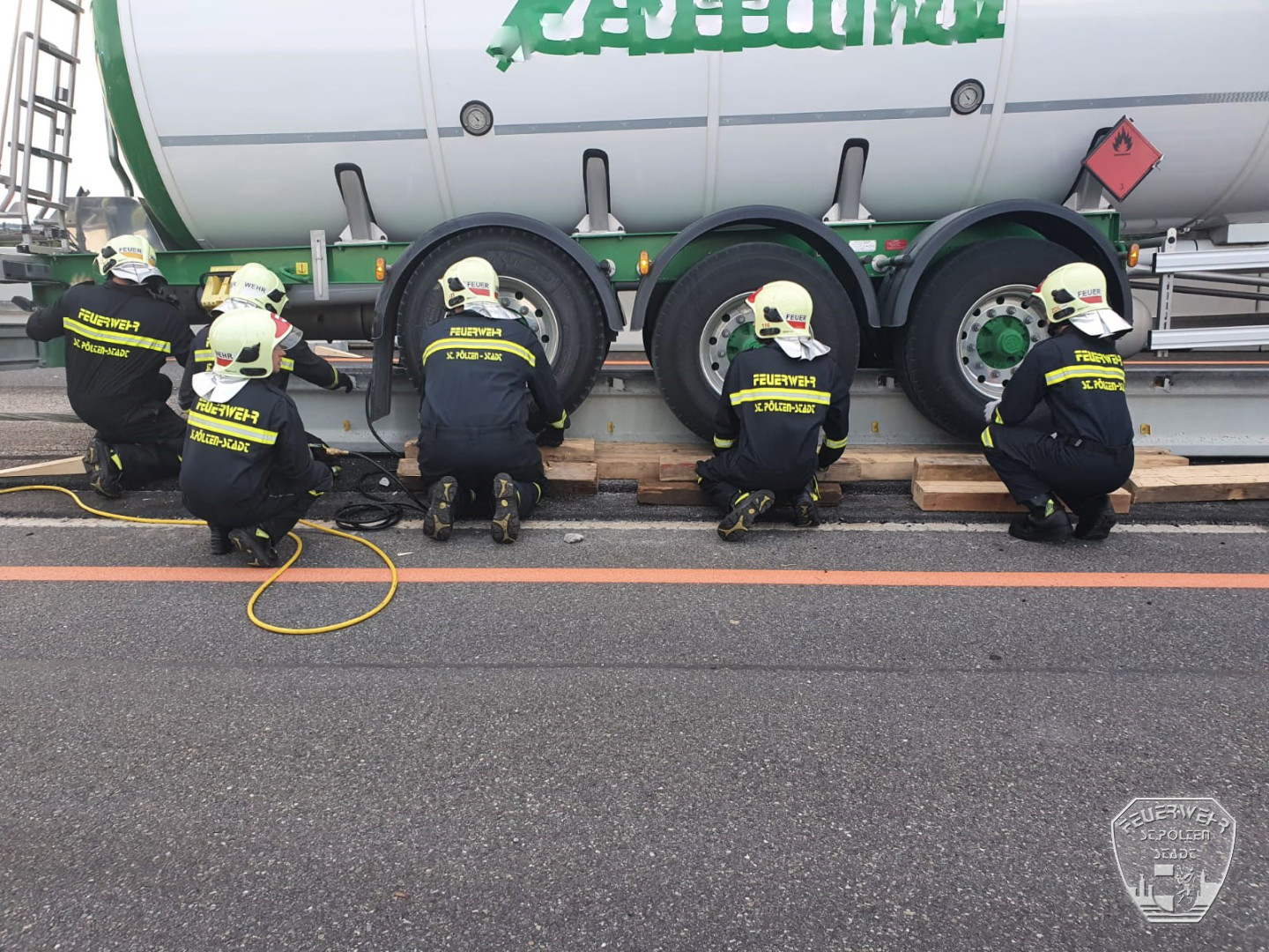 2020 08 18 LKW Unfall mit Gefahrguttransporter  3 