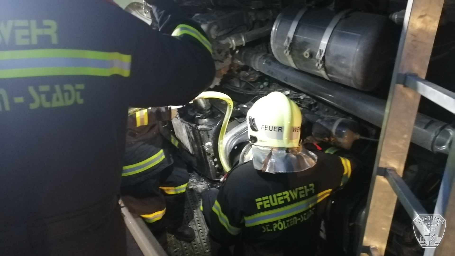 2021 04 26 Schadstoffeinsatz bei umgest  rztem LKW  1 