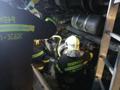 2021 04 26 Schadstoffeinsatz bei umgest  rztem LKW  1 