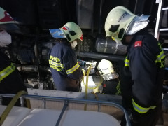 2021 04 26 Schadstoffeinsatz bei umgest  rztem LKW  2 