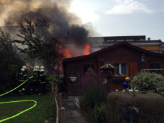 2017 08 26 Gartenh tte in Vollbrand 1 2017 08 26 Gartenh tte in Vollbrand 1